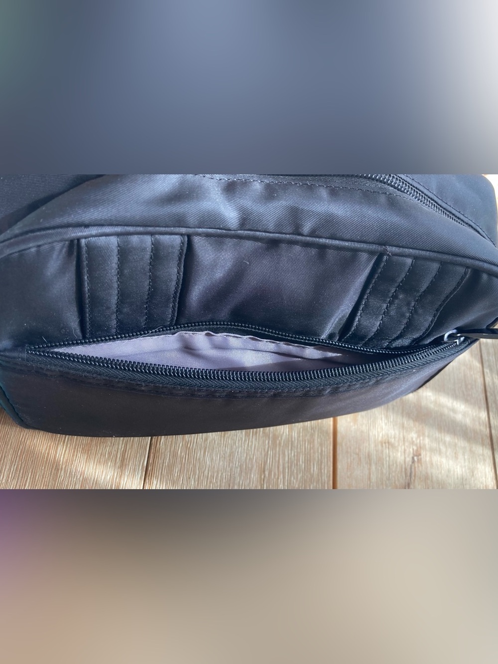 Lug Carousel XL RFID Crossbody & Belt Bag Black Quilted Travel Organizer EUC - Picture 8 of 12